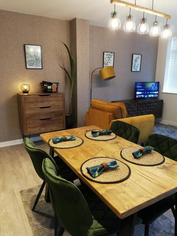Executive Nr Nec, Bhx, World Apartment *