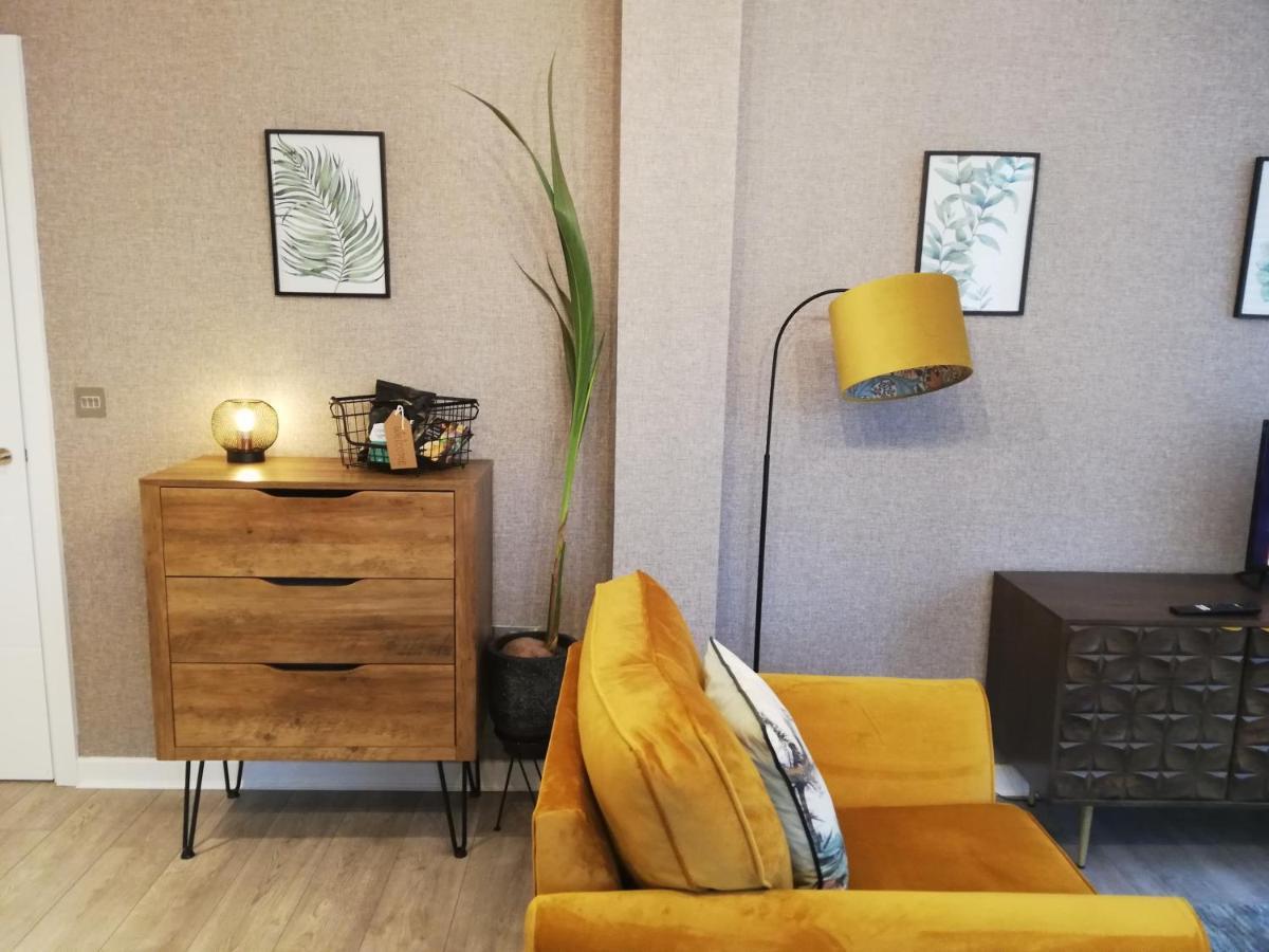 Apartment Executive Nr Nec, Bhx, World *