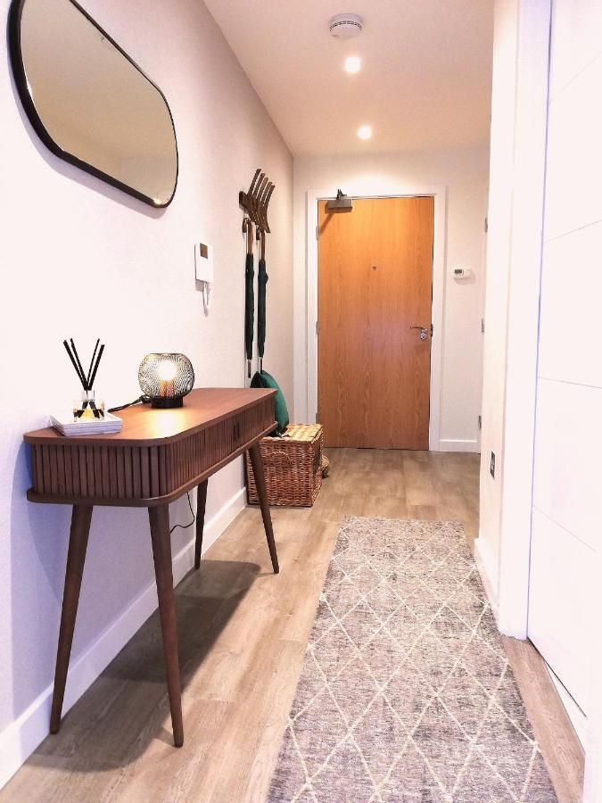 Executive Nr Nec, Bhx, World Apartment