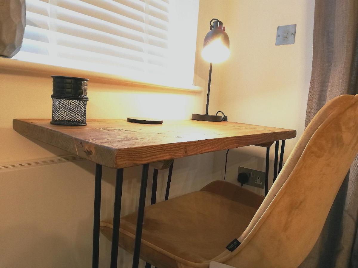Executive Nr Nec, Bhx, World Apartment